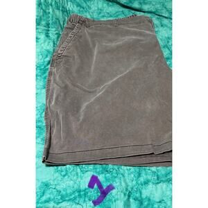 Old Navy 3x Plus Size Chino Shorts in Gray
 with 2 front and 2 rear pockets.